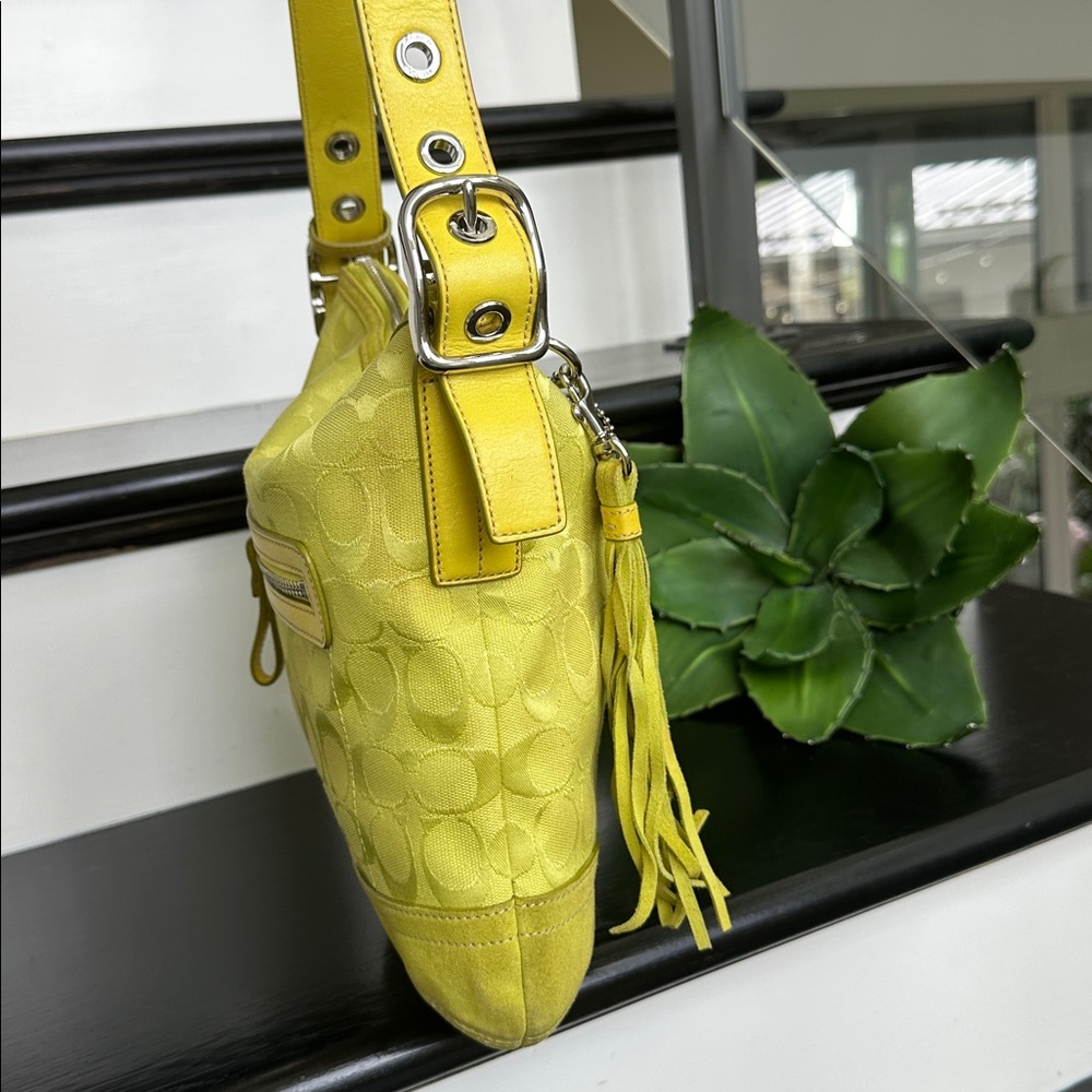 Coach Yellow Green Signature Shoulder Bag - Picture 3 of 16